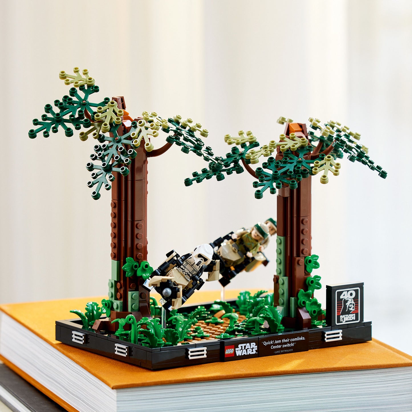 LEGO® Star Wars 75353 Verfolgungsjagd auf Endor™ – Diorama